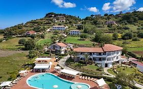 LUZIA AGRIRESORT - Piscina Panoramica e vista Mare a Capo Vaticano